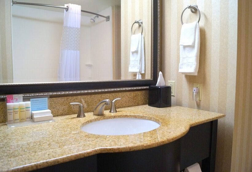 Люкс, Hampton Inn Altoona