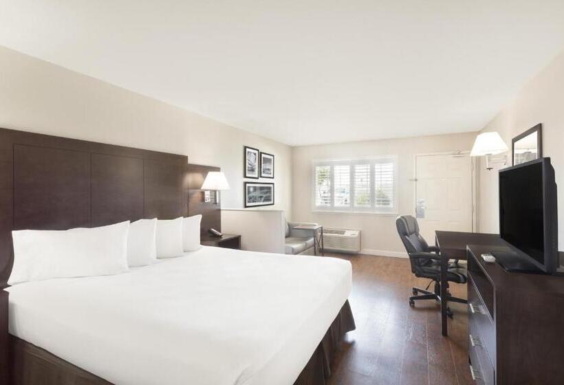 Люкс Deluxe Кровать Кинг, Baymont By Wyndham Modesto Salida