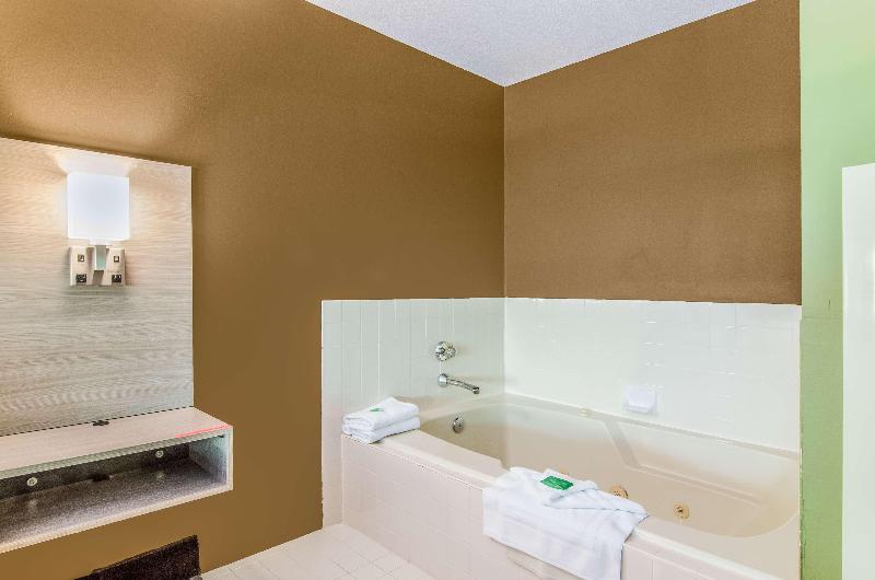 스위트 킹사이즈 침대, Guesthouse Inn & Suites Poulsbo
