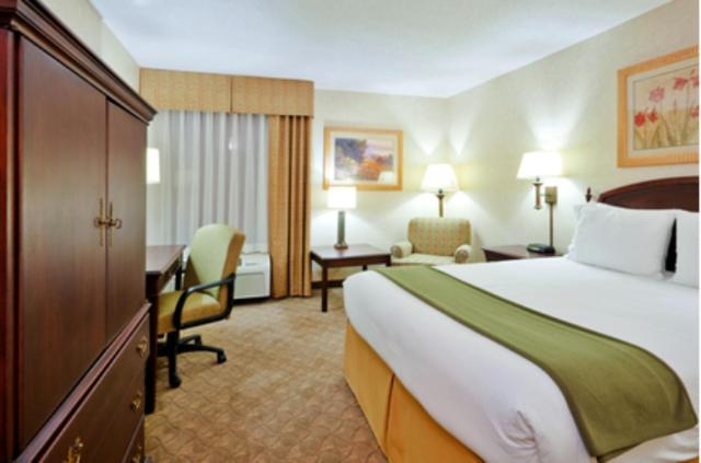 适合残疾人士使用的带超级大床的标准间, Holiday Inn Express Nashville Hendersonville, An Ihg