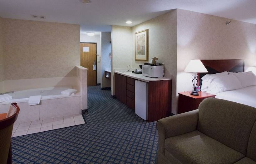 Люкс Повышенной Комфортности, Miles City Hotel & Suites