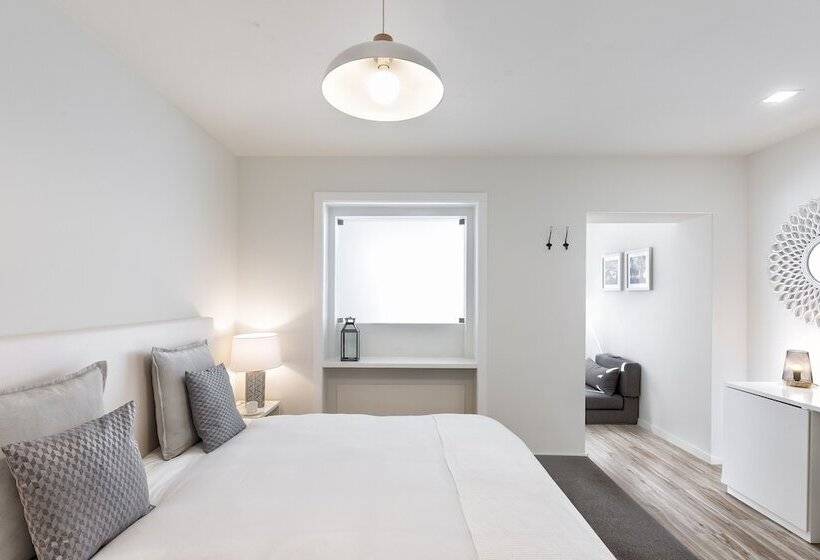 سوییت خانوادگی, Jr Studios & Suites I Rius I