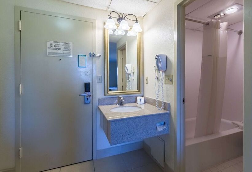带2个双人床的标准工作室, Quality Inn & Suites Conference Center