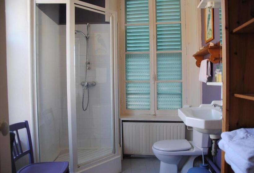 Номер Стандарт Трехместный, Chambres Chez Mounie