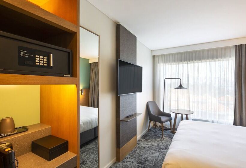 스탠다드 룸 더블 침대, Holiday Inn Express & Suites Queenstown, An Ihg