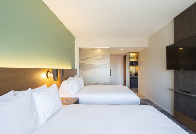 스탠다드 룸 더블 침대 2개, Holiday Inn Express & Suites Queenstown, An Ihg