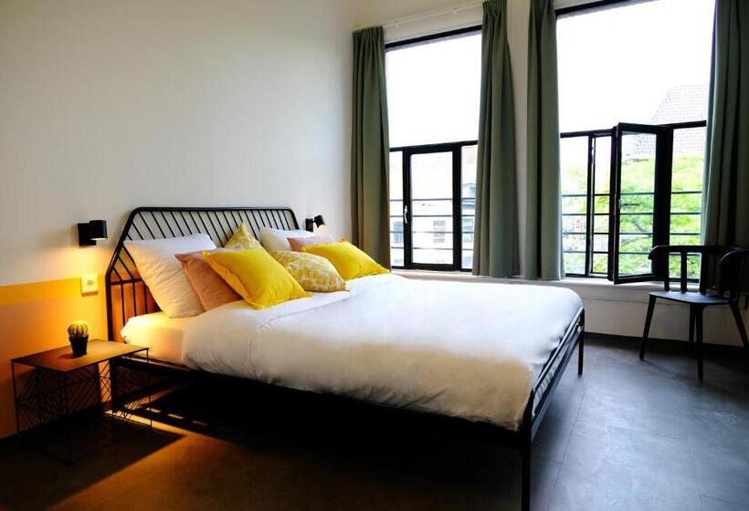 디럭스 룸, Pink Flamingo Boutique Hostel