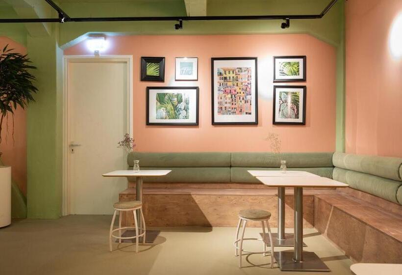 기본룸, Pink Flamingo Boutique Hostel
