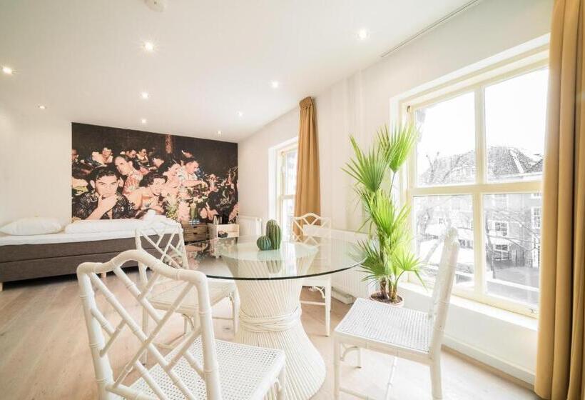 디럭스 트리플 룸, Pink Flamingo Boutique Hostel