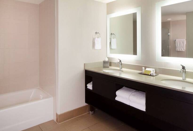 디럭스 스위트, Hilton Santa Cruz/scotts Valley