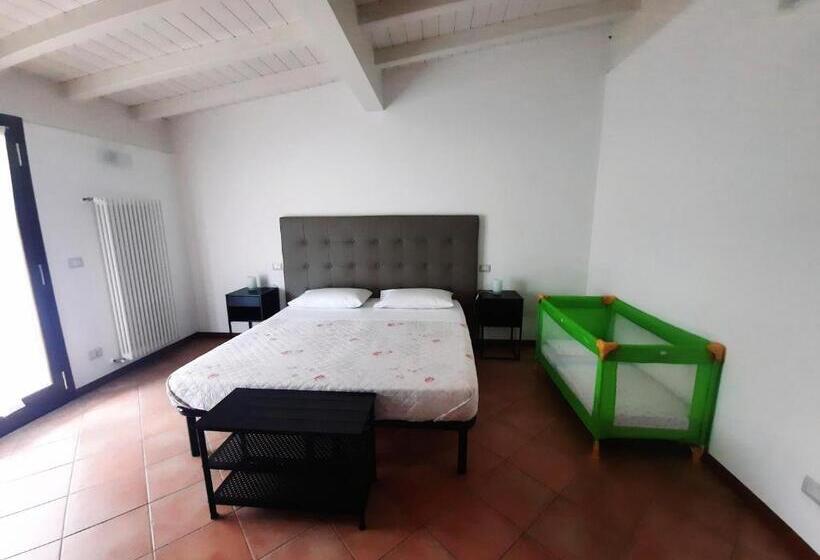 Четырехместный Номер Стандарт с Балконом, Bed & Breakfast Torrechiara
