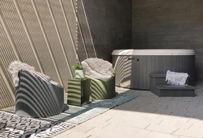 Апартаменты Deluxe 1 Спальня, Going Triple A Apartments West