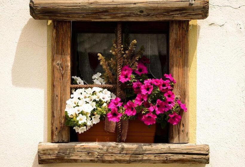 Четырехместный Номер Стандарт, Chalet Des Alpes