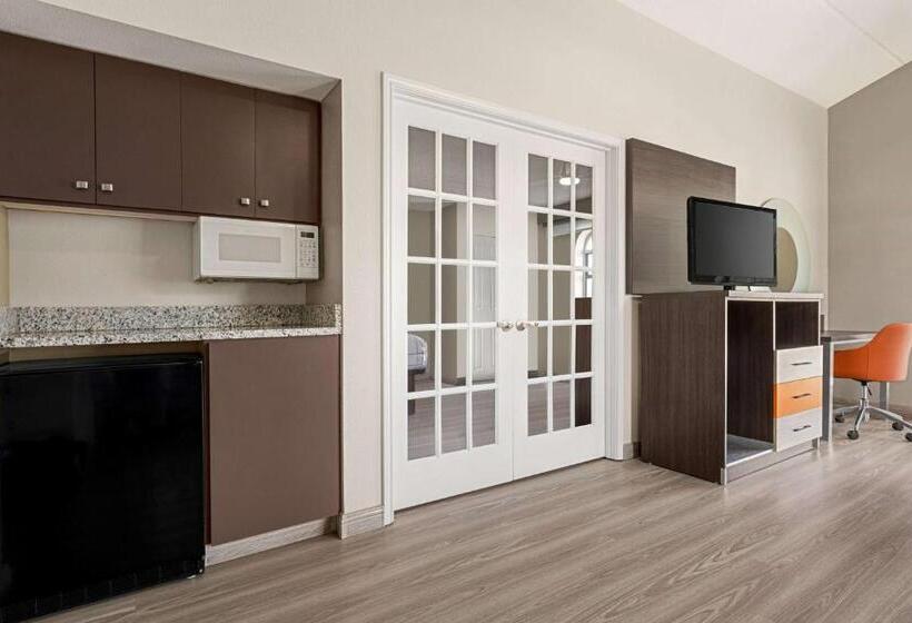 Люкс Кровать Кинг, La Quinta Inn Lexington Horse Park