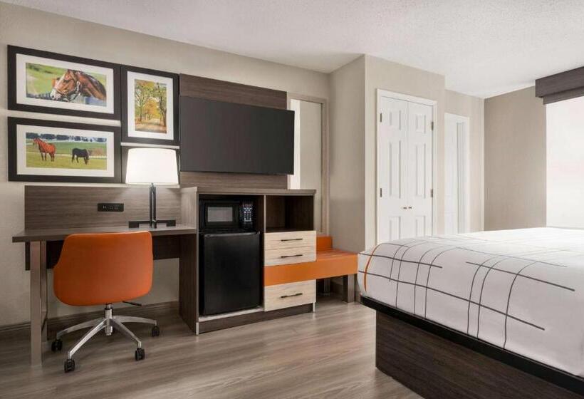 Номер Deluxe Кровать Кинг, La Quinta Inn Lexington Horse Park