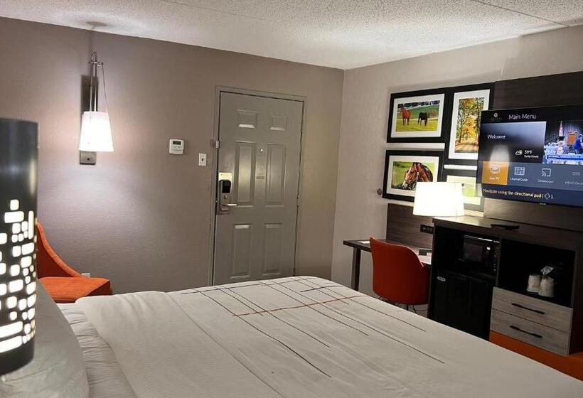 Номер Deluxe Кровать Кинг, La Quinta Inn Lexington Horse Park