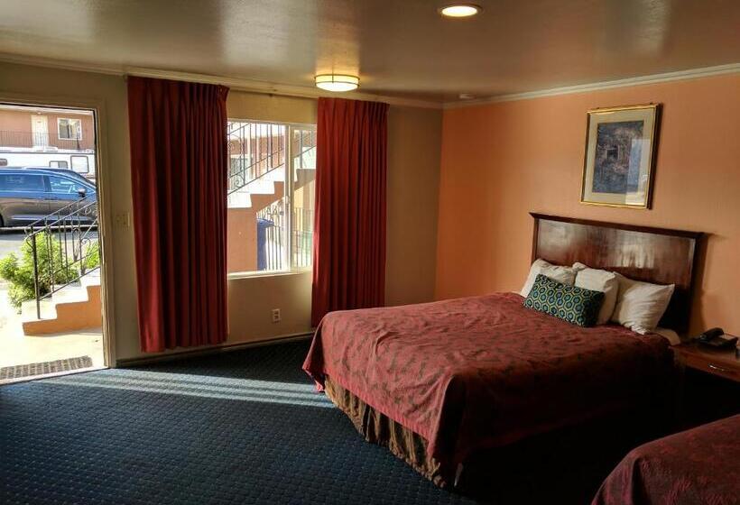 Standardrum, La Hacienda Motel