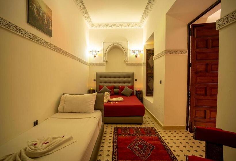 اتاق راحتی سه تخته, Riad Aymane