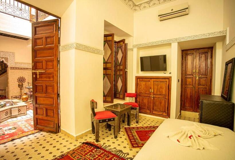اتاق راحتی سه تخته, Riad Aymane
