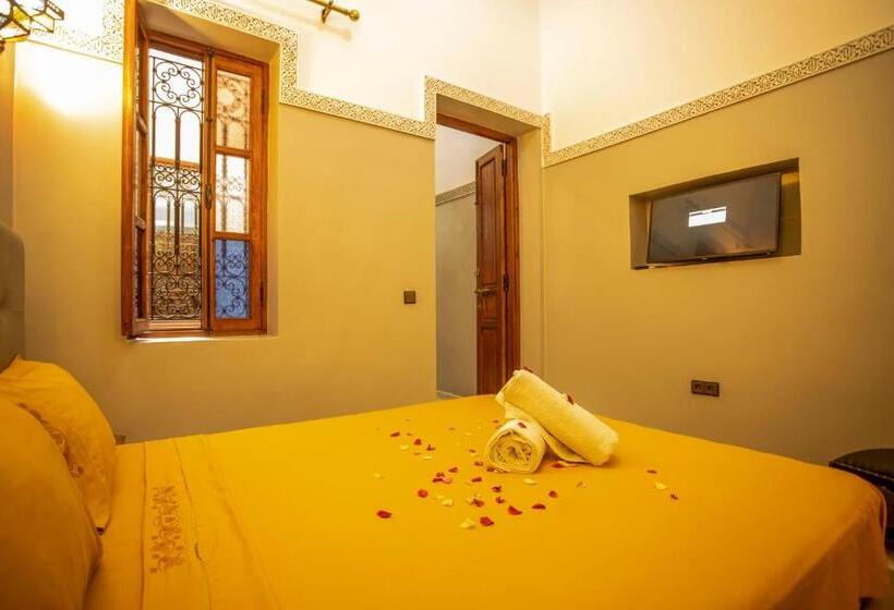 اتاق خانوادگی, Riad Aymane