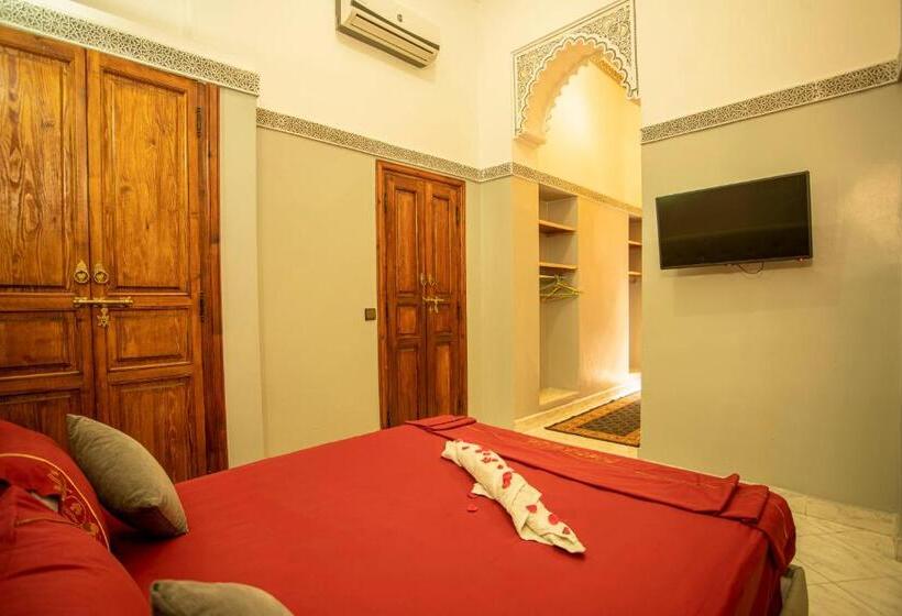اتاق خانوادگی, Riad Aymane