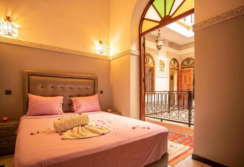 اتاق راحتی سه تخته, Riad Aymane