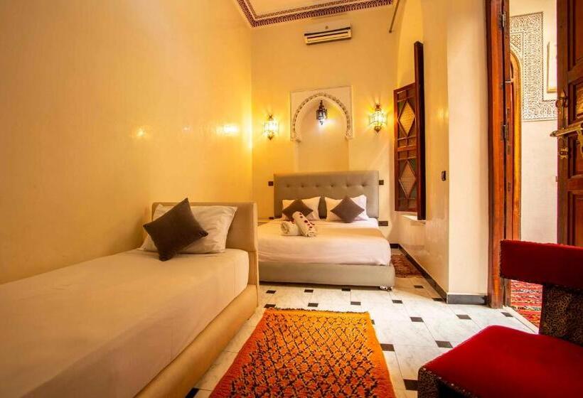 اتاق ساده سه‌ نفره, Riad Aymane