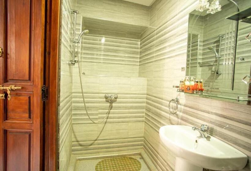 اتاق لوکس با تخت بزرگ, Riad Aymane