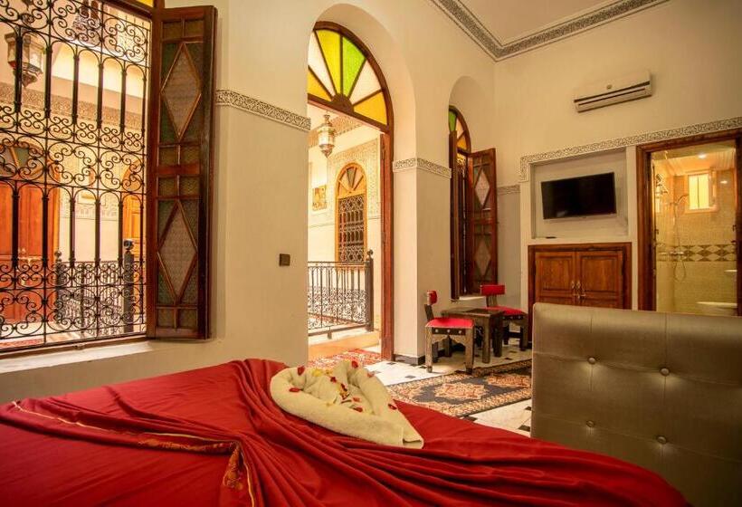 اتاق استاندارد سه نفره, Riad Aymane