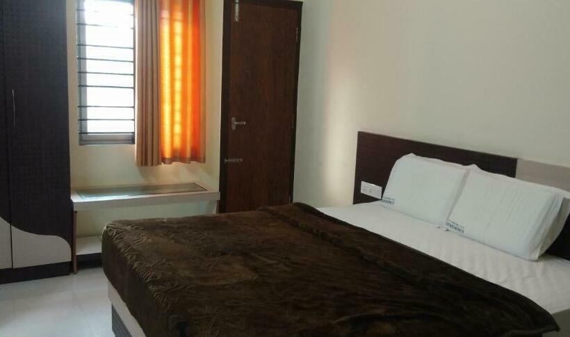 اتاق لوکس با بالکن, Joldal Residency