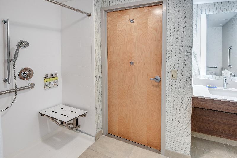 스탠다드 룸 킹사이즈 침대, Holiday Inn Express & Suites West Long Branch   Eatontown, An Ihg