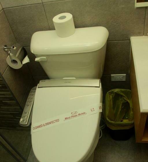 اتاق استاندارد با چشم‌انداز دریا, West Plaza Hotel At Lebuu Street