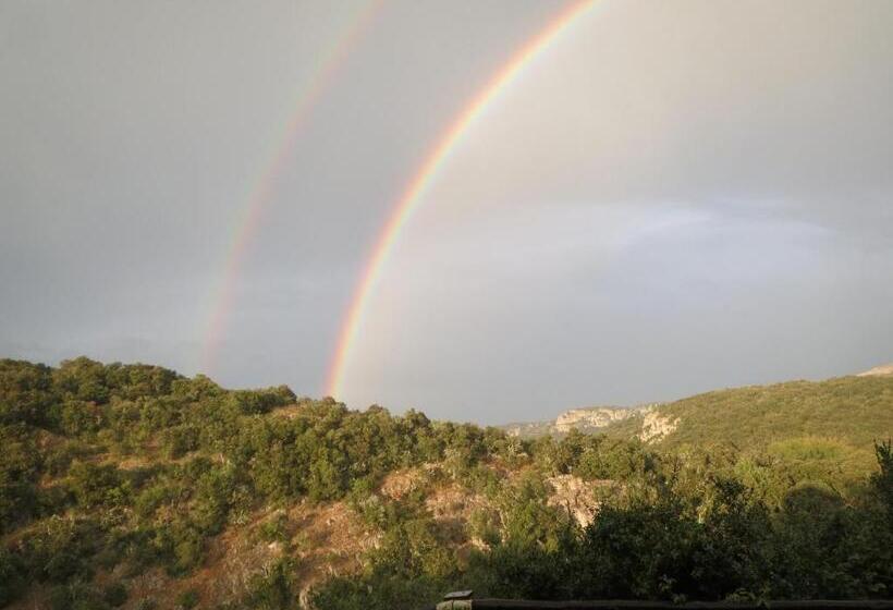 Семейный Номер, Les Hauts D'issensac