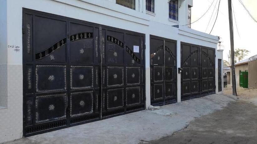 اتاق خانوادگی, Marya Shelters Limited