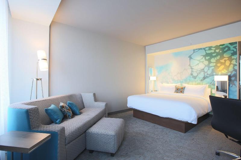 キングサイズベッドのスタンダードルーム, Courtyard By Marriott Montreal Brossard