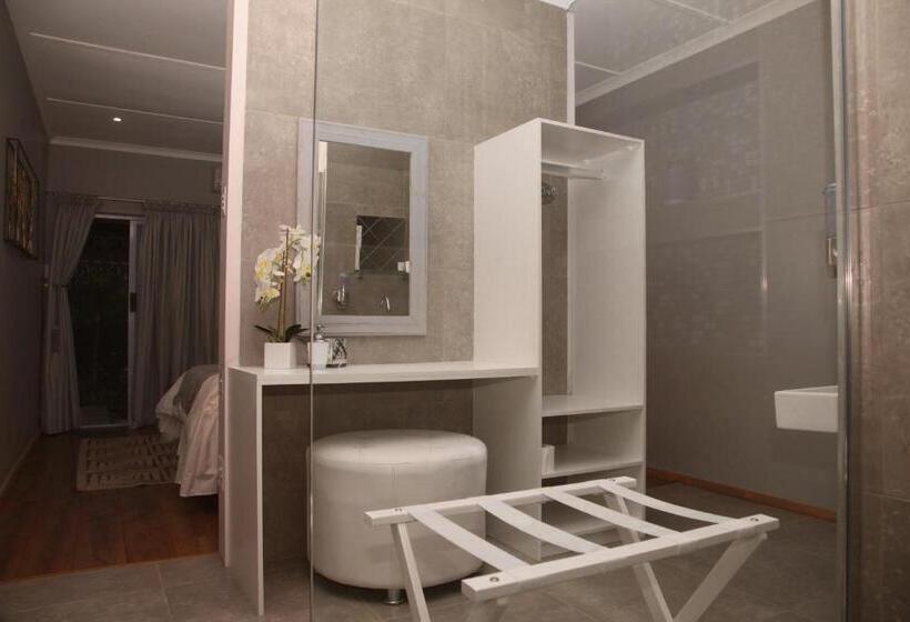 غرفة قياسية مطلّة علي حمام السباحة, The Retreat Guesthouse