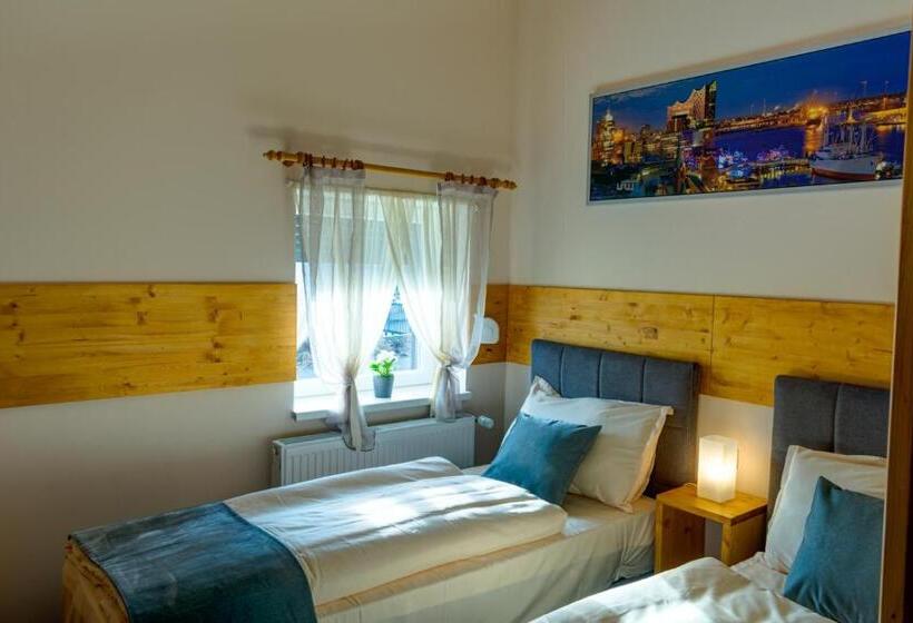 Номер Стандарт, Schlafhütte