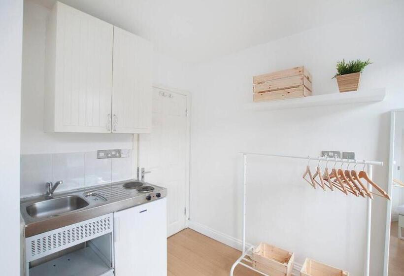 Студия Стандарт, Tooting Broadway Studios & Rooms By Dc London Rooms