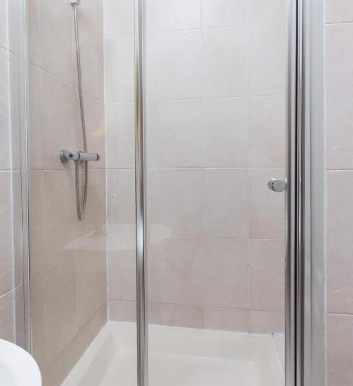 Студия Стандарт, Tooting Broadway Studios & Rooms By Dc London Rooms
