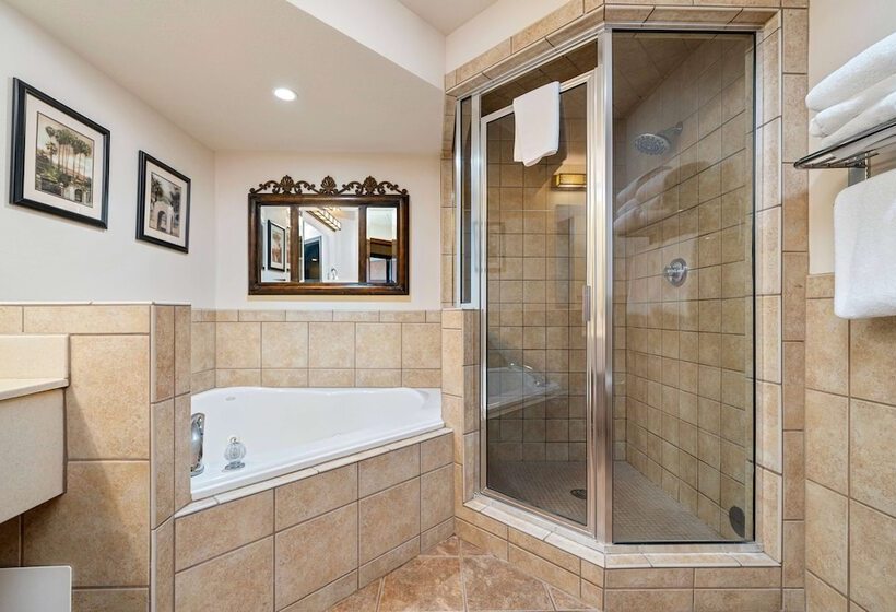 Люкс 2 Спальни, Ramada By Wyndham Sioux Falls Airport   Waterpark Resort & Event Center
