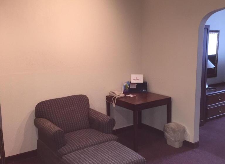 Люкс Повышенной Комфортности, Econo Lodge Whitehall Near Michigan S Adventure