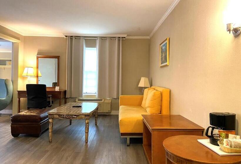 스위트 킹사이즈 침대, Ramada By Wyndham Los Angeles/wilshire Center