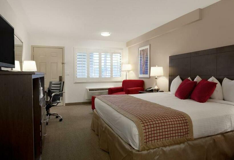 Люкс, Infinity Inn & Suites