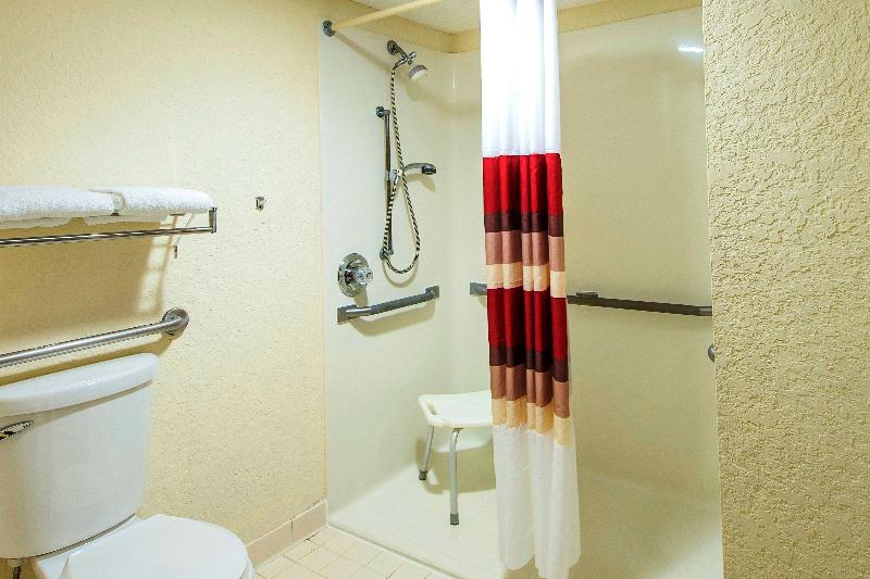 带大床的高级房间, Red Roof Inn Syracuse