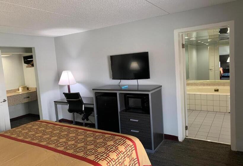 带大床的豪华间, Travelodge By Wyndham Pigeon Forge