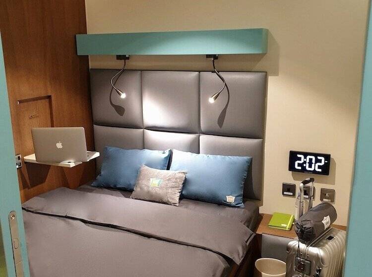 اتاق استاندارد یک نفره, Sleep  N Fly Sleep Lounge, A Gates Terminal 3   Transit Only