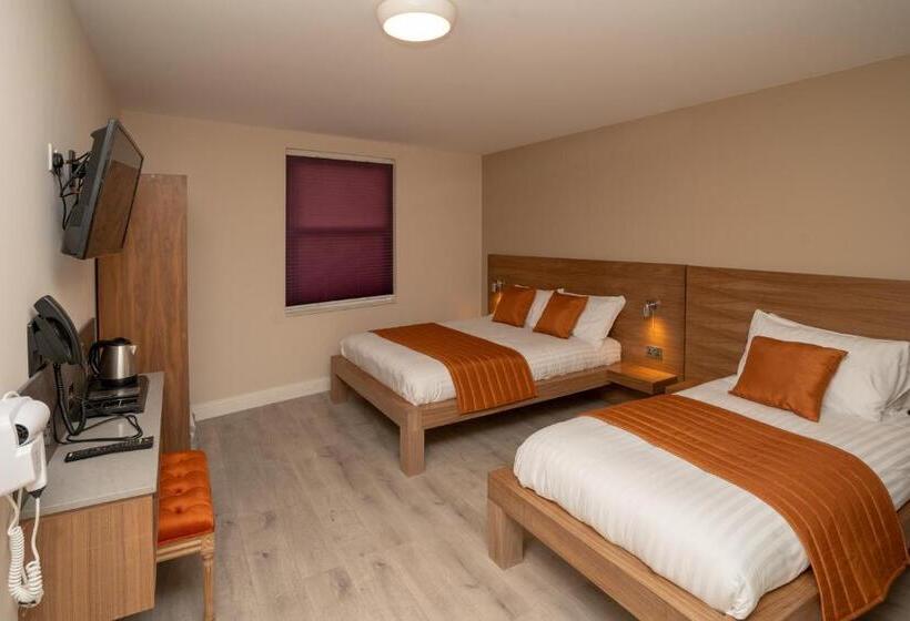 اتاق استاندارد سه نفره, Eagle Hotel Luton Airport