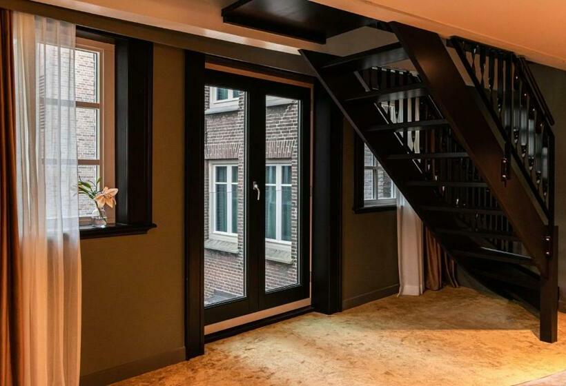 Номер Стандарт, Mai Amsterdam