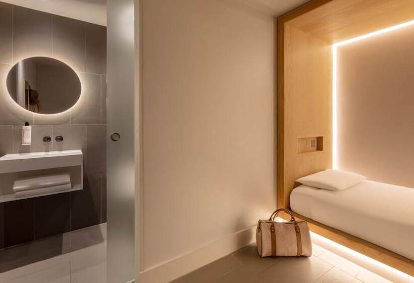 Номер Стандарт, Zedwell Piccadilly Circus