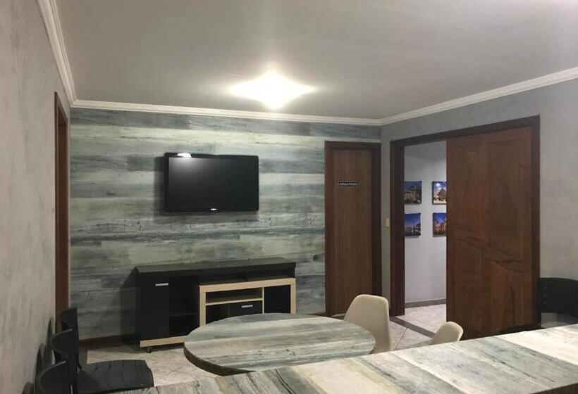 스위트, Regi House Hostel